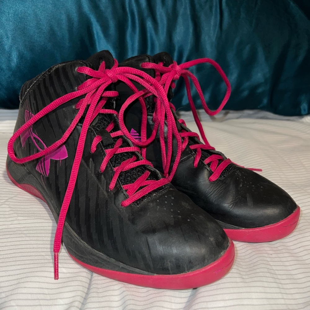 Women’s size 7 under armour basketball shoes.